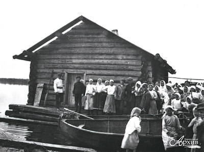 Старинный обычай — невесту ведут в баню. Сегозерский район, 1931 г. Автор съёмки А.М. Линевский